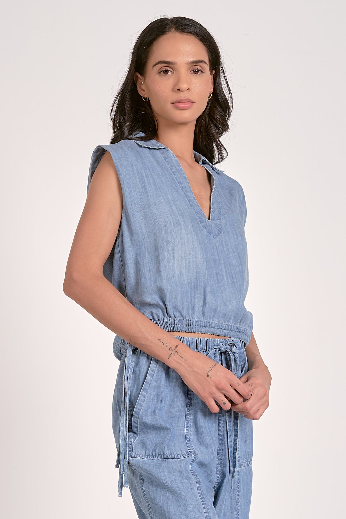 Sleeveless Collared Top