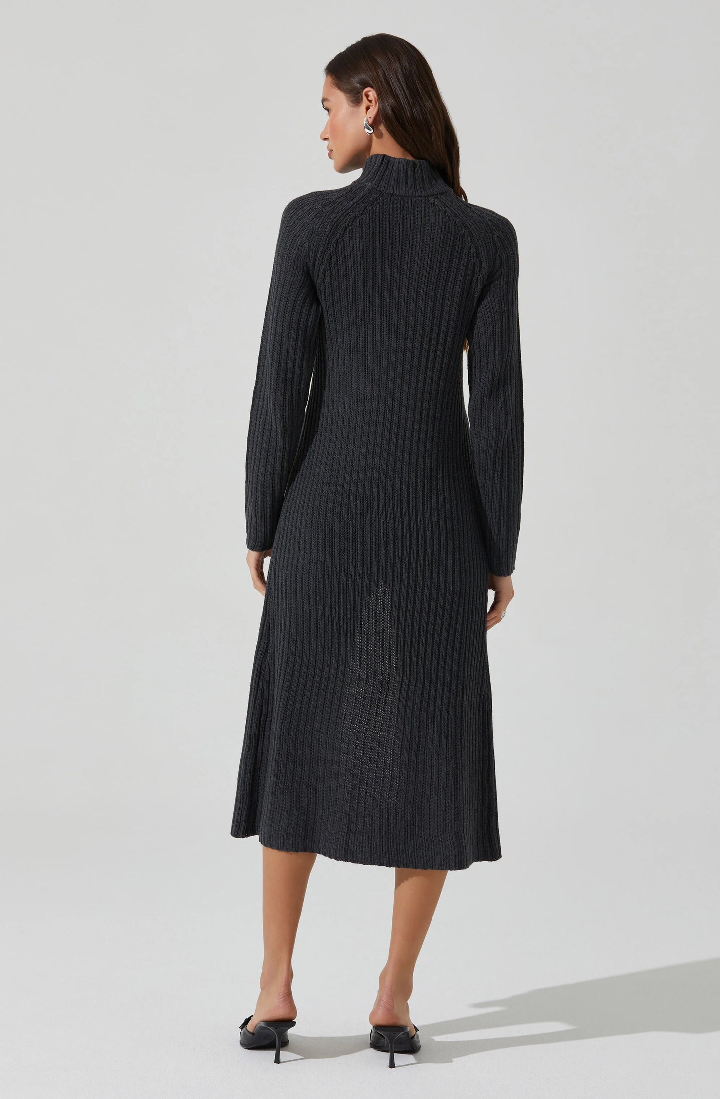 Estilo Mock Neck Slit Sweater