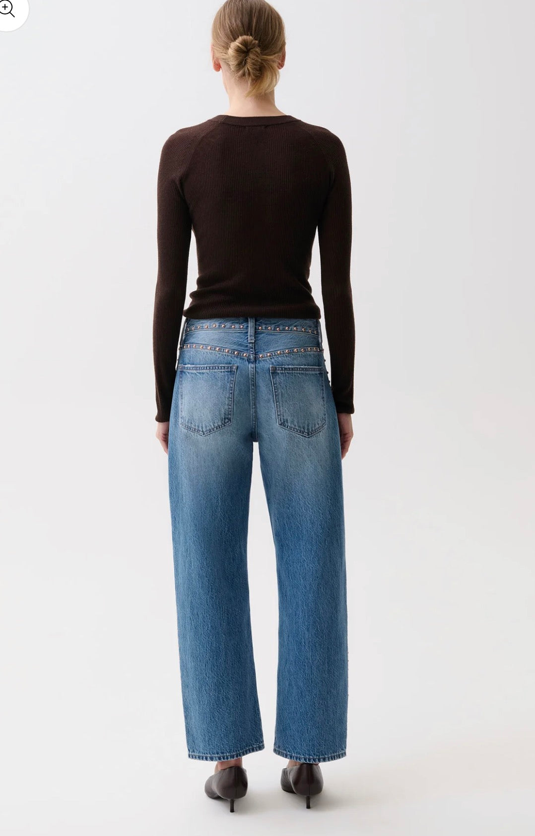 LEXI MID RISE BOWED STRAIGHT - STAR STUDDED
