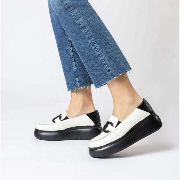 Wild White/ Black Chain