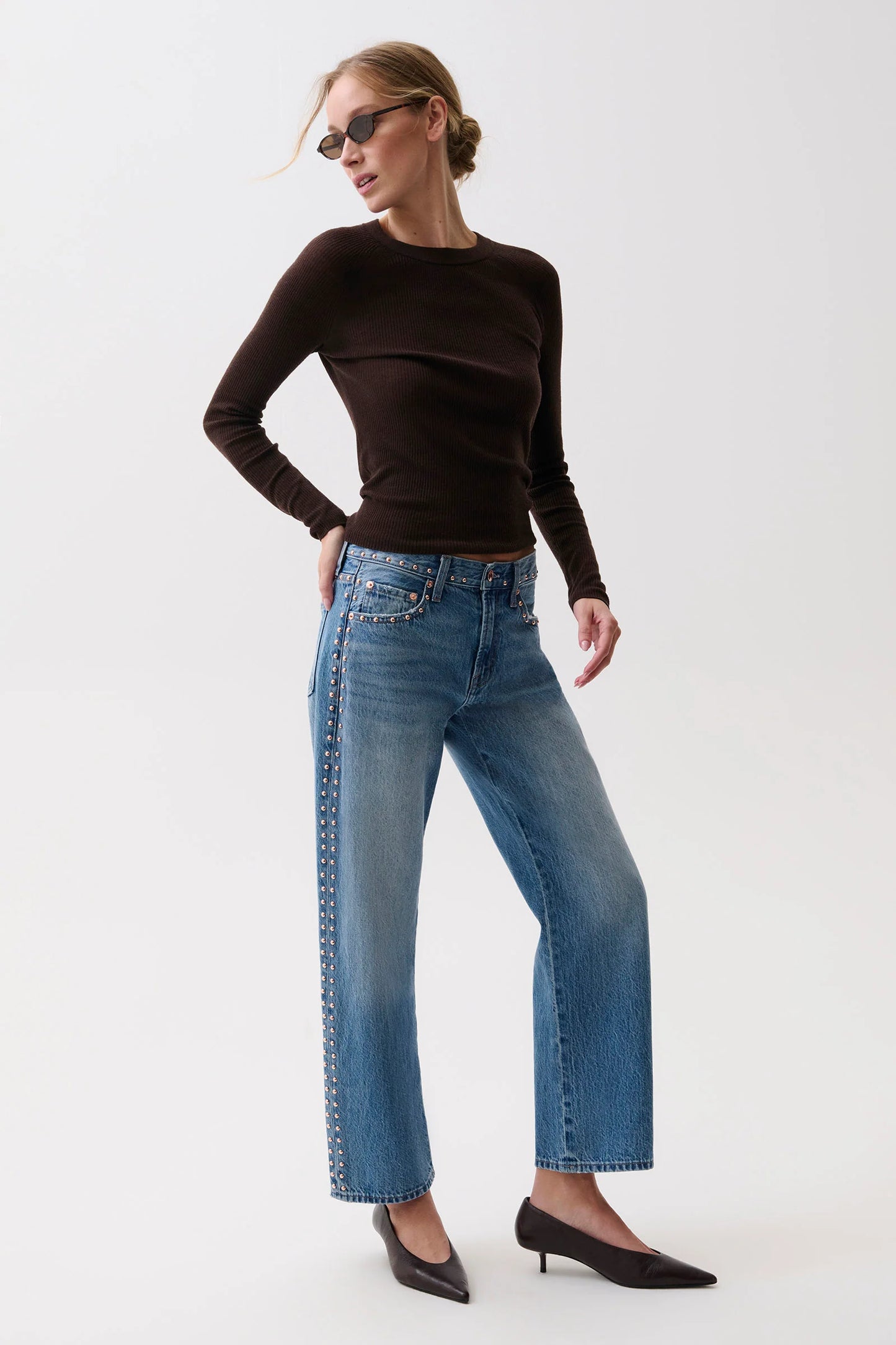LEXI MID RISE BOWED STRAIGHT - STAR STUDDED